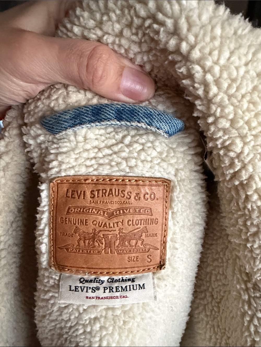 Levi’s premium Women Cream Sherpa Jean-Trim Jacket
